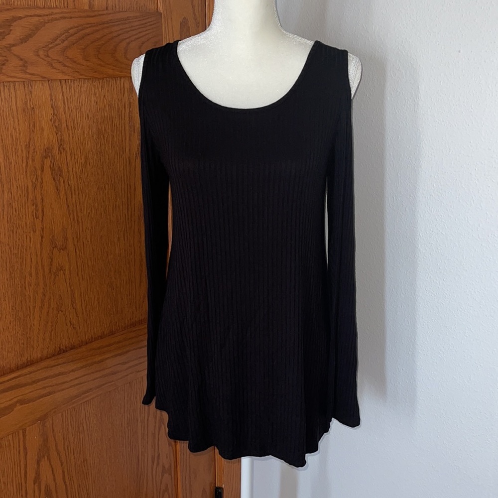 Chris & Carol Black Ribbed Cold Shoulder Long Sleeve